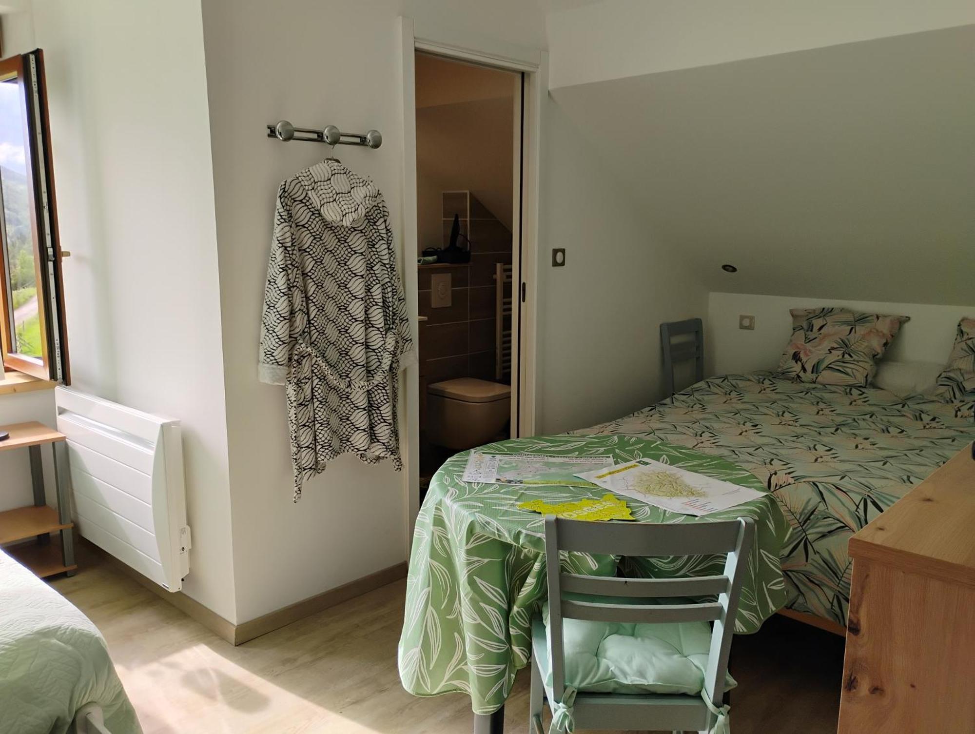 Les Cles De Xoulces Bed & Breakfast Корнимон Екстериор снимка